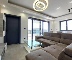 Istrien, Medulin, moderne Wohnung, 2 Schlafzimmer, Terrasse und Dachterrasse, Parkplatz