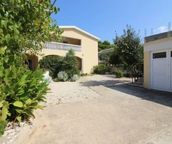 Propriété familiale à 75 mètres de la mer