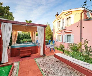 Istria, Umago, villa moderna con piscina e cortile privato in vendita