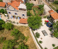 Villa ristrutturata del XIX secolo con vista mare a Brac