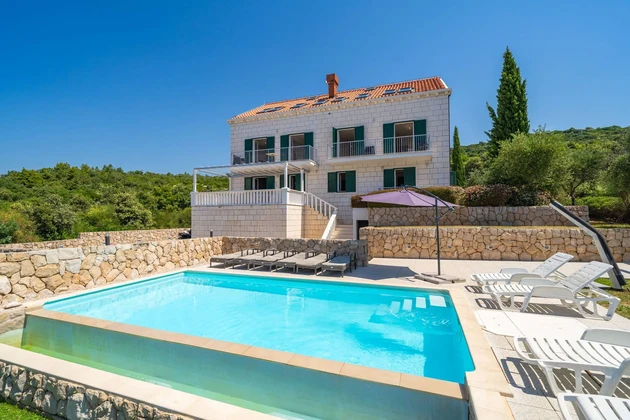 Villa in pietra con piscina in vendita a Konavle in Croazia