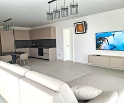 ESCLUSIVA VILLA URBANA CON PISCINA, IN POSIZIONE TRANQUILLA!