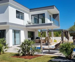 Moderne Villa mit Pool in Svetvinčenat zu verkaufen in Kroatien