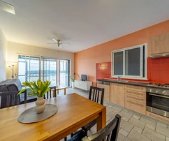 Haus mit 5 Wohnungen in Vela Luka auf Korčula zu verkaufen in Kroatien