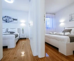 Dalmácia - Zadar luxuslakás 30 m-re a tengertől, nagy kert és kerti ház
