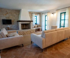 Autentica villa in pietra in vendita a Sveti Lovreč in Croazia