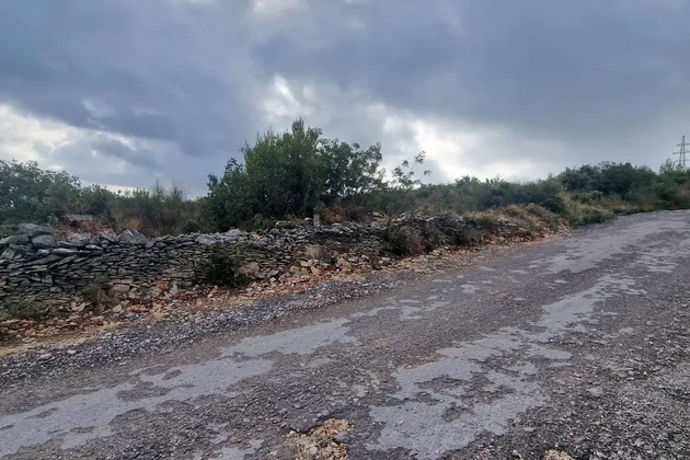 Trogir, Plano, mezőgazdasági terület 6353 m2, tengerre néző kilátás, út