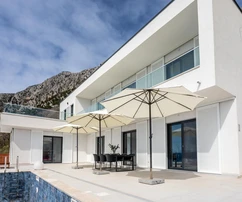 Luxusvilla medencével és tengerre néző panorámával eladó Horvátországban