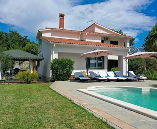 Labin, périphérie : Superbe villa rénovée avec piscine et espace bien-être<p></p>