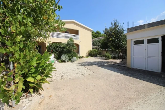 Proprietà familiare a 75 metri dal mare