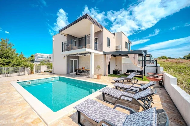 Vir, casa bifamiliare con piscina e splendida vista mare