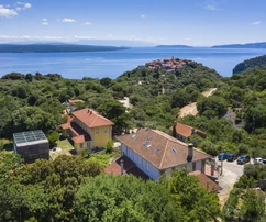 Cres, Beli, opportunità di investimento, pensione con 13 camere, appartamento del proprietario, 14 bagni, ristorante