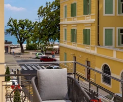 Elegante appartamento con vista mare in vendita a Opatija in Croazia