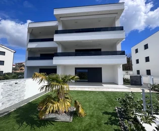 EXKLUZÍVNY APARTMÁN S VÝHĽADOM NA MORE, NA ATRAKTÍVNOM MIESTE!