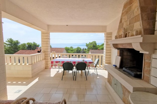 Casa de apartamentos en Brac con impresionantes vistas al mar en venta