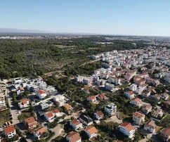Строительный участок на продажу в Дикловаце, идеально подходит для двух жилых зданий