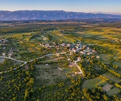 Terrain constructible 1422 m² - Briševo, à 10 min de Zadar