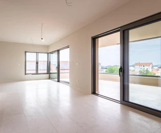 Vodice, attico di lusso con tre camere da letto, 157,59 m², vista panoramica sul mare e ampie terrazze