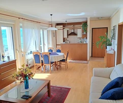 Риека, Кантрида, отличная трехкомнатная квартира 106 м², вид на море, гараж