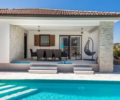 Belle maison avec piscine et deux appartements, Opatija