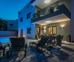 Villa a központ közelében, medencével és tetőterasszal felszerelve