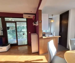 APPARTEMENT MEUBLÉ DANS UN EMPLACEMENT ATTRACTIF, À 200 M DE LA MER !