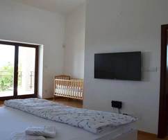 Luxusos kővilla medencével eladó Tinjanban Horvátországban