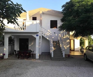 Nieruchomość z 4 apartamentami