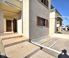 Amplia casa en venta con vista al mar