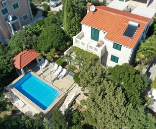 Casa dalmata in vendita proprio sul lungomare di Blato in Croazia