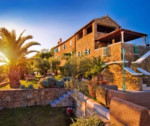 Villa mit Panoramablick auf Motovun steht zum Verkauf in Kroatien