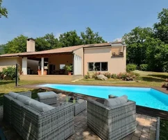 Entdecken Sie Ruhe in Buzet, Istrien: Exquisite Villa mit Pool inmitten der Natur