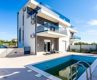 Dvojna kuća s bazenom na prodaju Vodice Srima