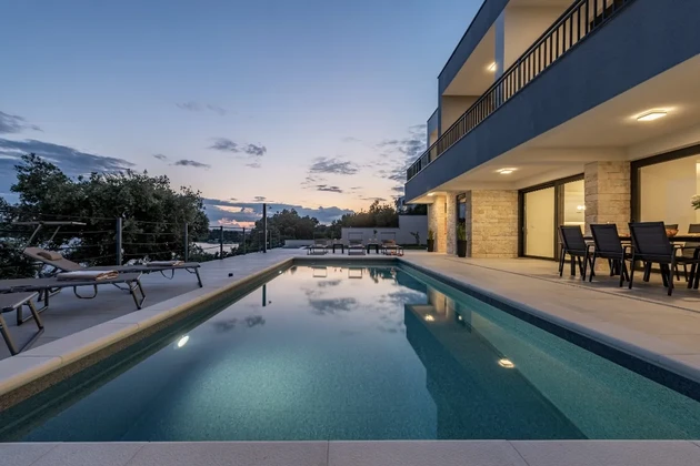 Luxusvilla az első sorban a tenger mellett - Posedarje, Zadar