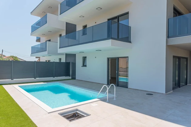 Tribunj, Neubau, Erdgeschosswohnung mit Pool, 133,46 m²