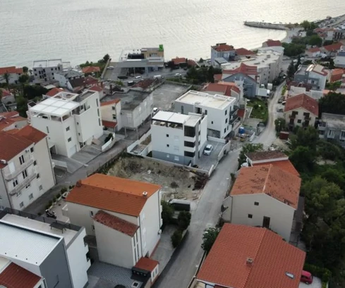 Samostatně stojící dům s byty na prodej v Podstraně v Chorvatsku