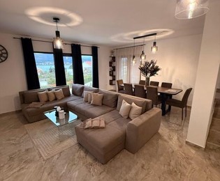 Casa di lusso con piscina in vendita a Pridraga in Croazia
