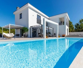 Modern villa with a swimming pool for sale in Kanfanar in Croatia