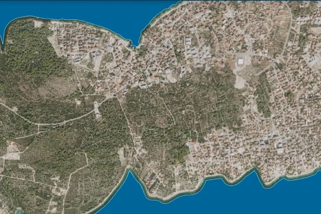 Čiovo, Okrug G., stavebný pozemok 3300 m² v zóne M1, široký prístup