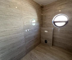 Ático en venta en Krk directamente en la primera línea de mar en Croacia