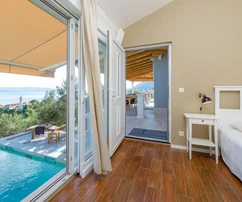 Villa con piscina en venta en Bol, Croacia