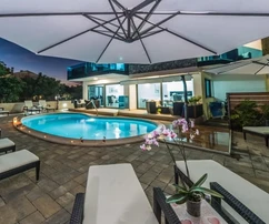 Villa in the center of Vir luxuriously equipped with a pool and rooftop terrace