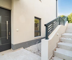 Zadar, Kozino, elegante apartamento de dos dormitorios con jardín cerca del mar