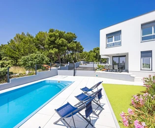 Istria, Premantura, semi-detached house with pool, 400 m from the sea, access to Kamenjak cape