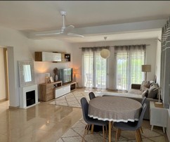 Spacieux appartement de deux chambres à vendre près de la plage en Croatie