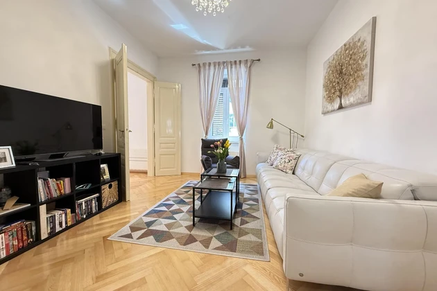 Pula, Monte Zaro: Luxuriöse Dreizimmerwohnung 90 m² mit Garage im Herzen der Stadt
