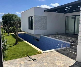 Villa moderna con piscina in vendita a Rovigno in Croazia