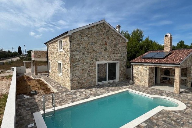 Nuova villa in pietra con piscina in vendita a Vrsi in Croazia