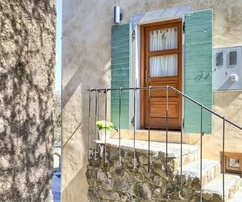 VILLETTA BIFAMILIARE CON AMPIO GIARDINO, IN ZONA TRANQUILLA!