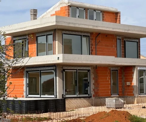 Priestranná vila na predaj v blízkosti Poreča v Chorvátsku